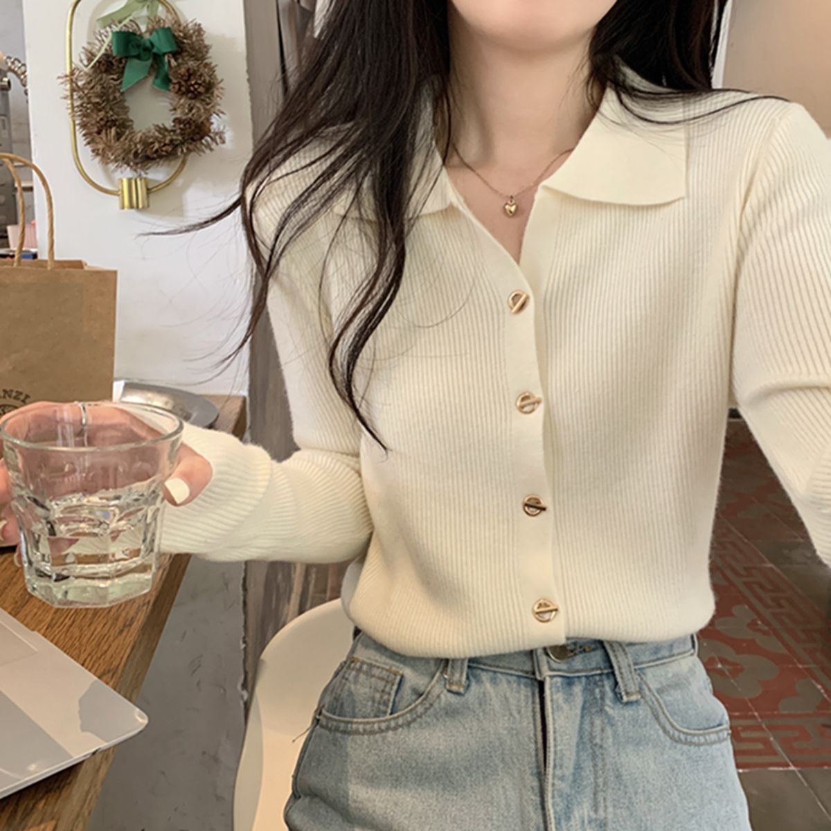 Simple V-Neck Buttoned Knit Top - Stylish and Versatile, Elegant and Comfortable