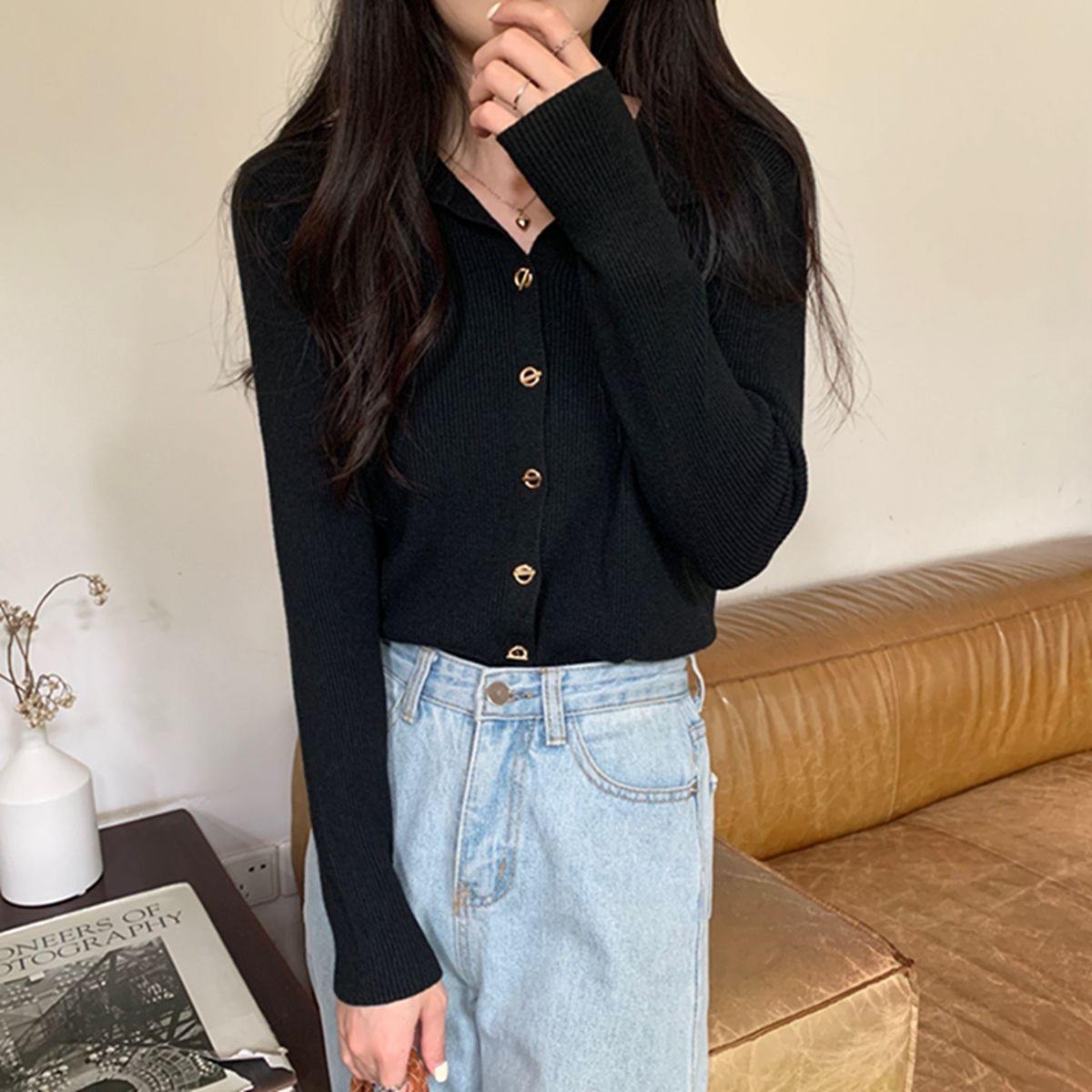Simple V-Neck Buttoned Knit Top - Stylish and Versatile, Elegant and Comfortable