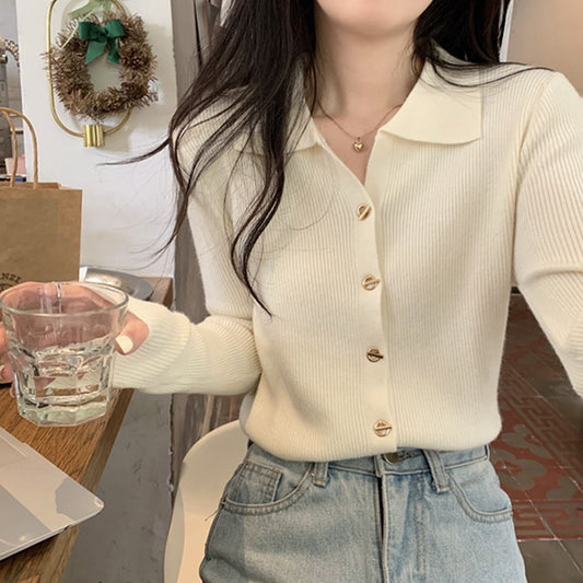 Simple V-Neck Buttoned Knit Top - Stylish and Versatile, Elegant and Comfortable